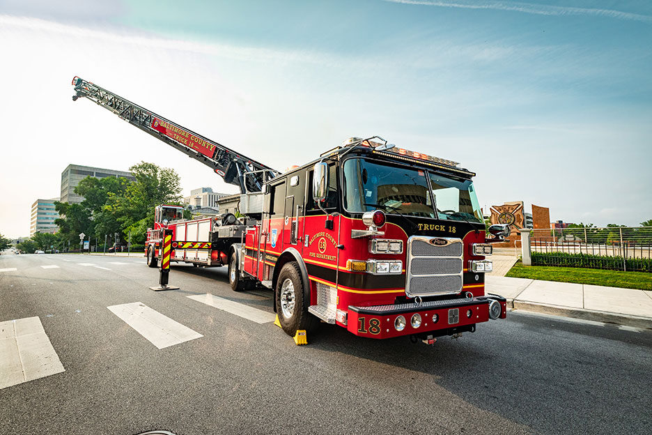 The front officer's side of an Ascendant 107' Heavy-Duty Tiller Aerial Ladder with the ladder up.