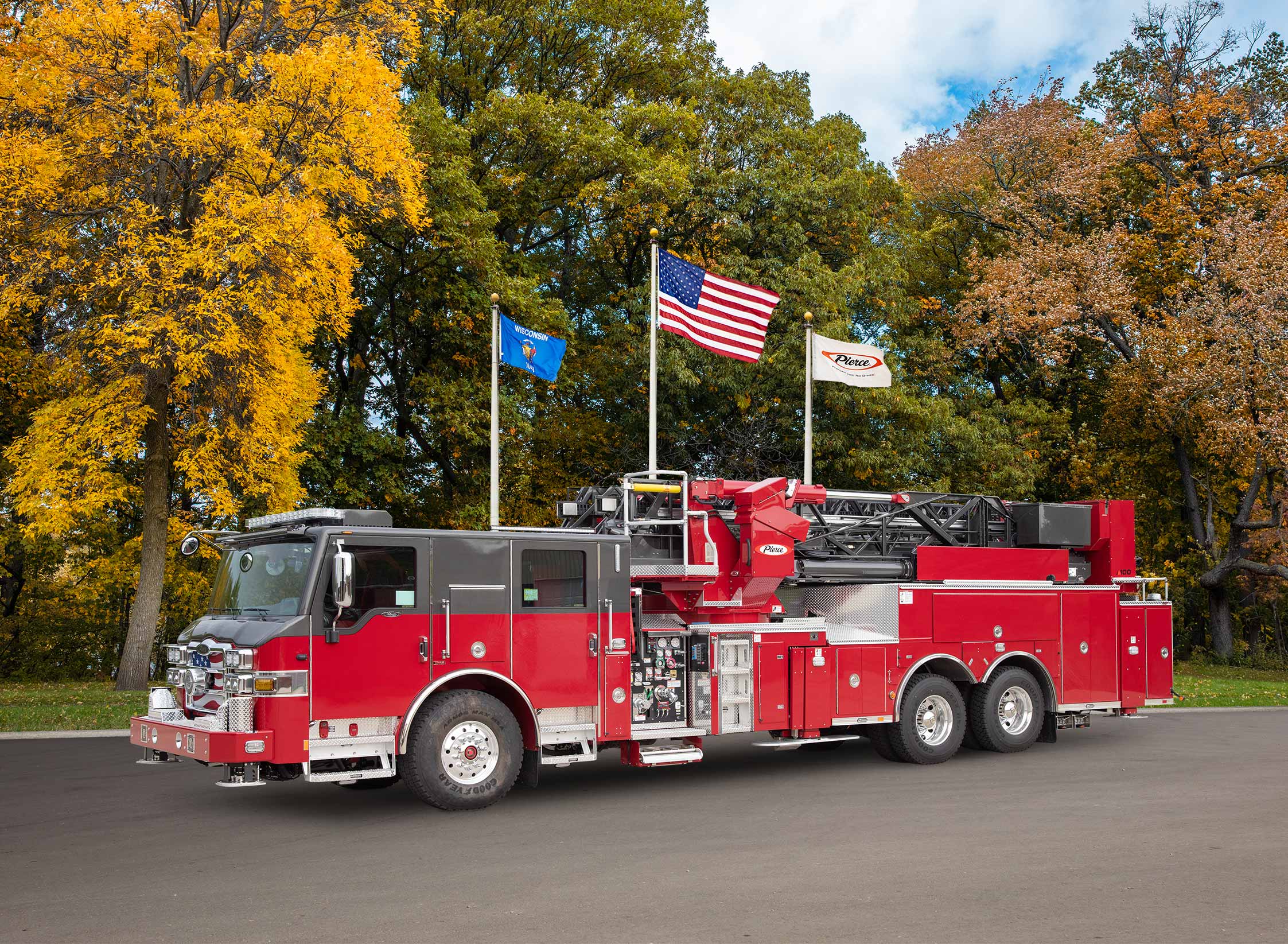 FDNY LADDER 68 2013 PIERCE ARROW XT 105' REAR-MOUNT